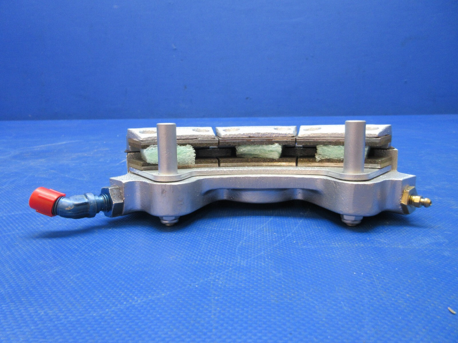 Cessna 310 Cleveland Brake Caliper w/ Linings P/N 30-28B REBUILT (1024-1415)4