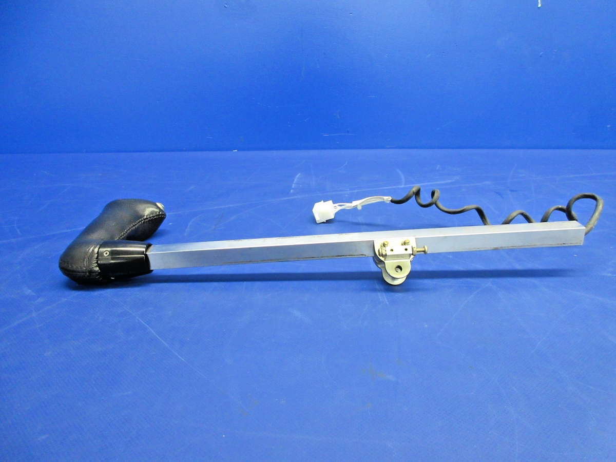 Cirrus SR22 Yoke Grip RH P/N 11995-004 (0926-830)8