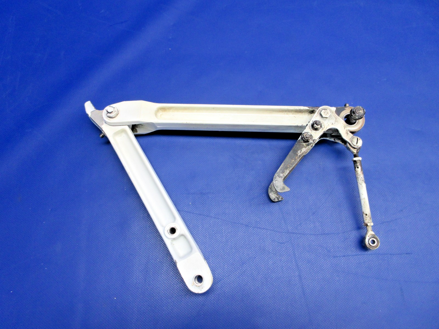 Cessna 310 / 310I Main Gear Links & Uplock Hook LH P/N 0841103-7 (0326-937)3