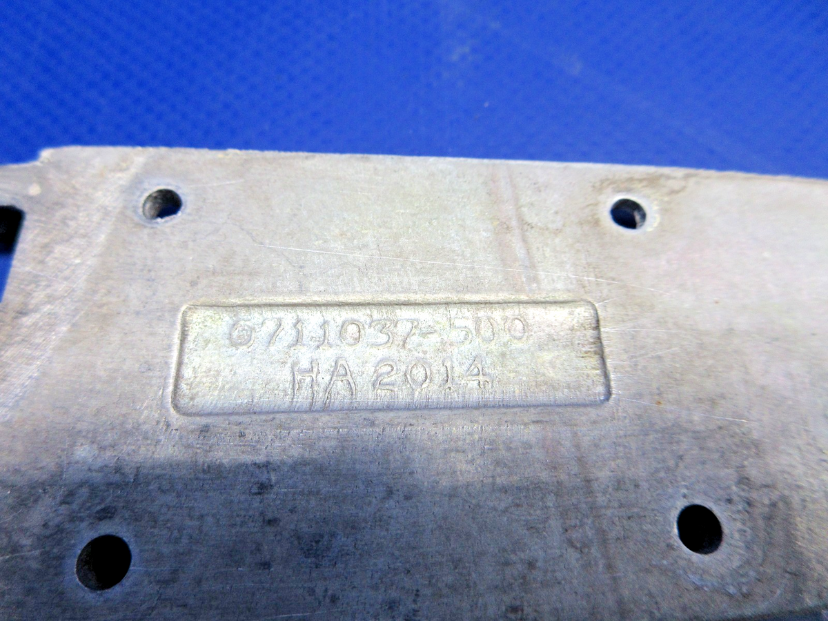 Cessna 150 / 152 RH LWR Cabin Door Hinge P/N 0413426-3, 0711037-500 (0926-876)4