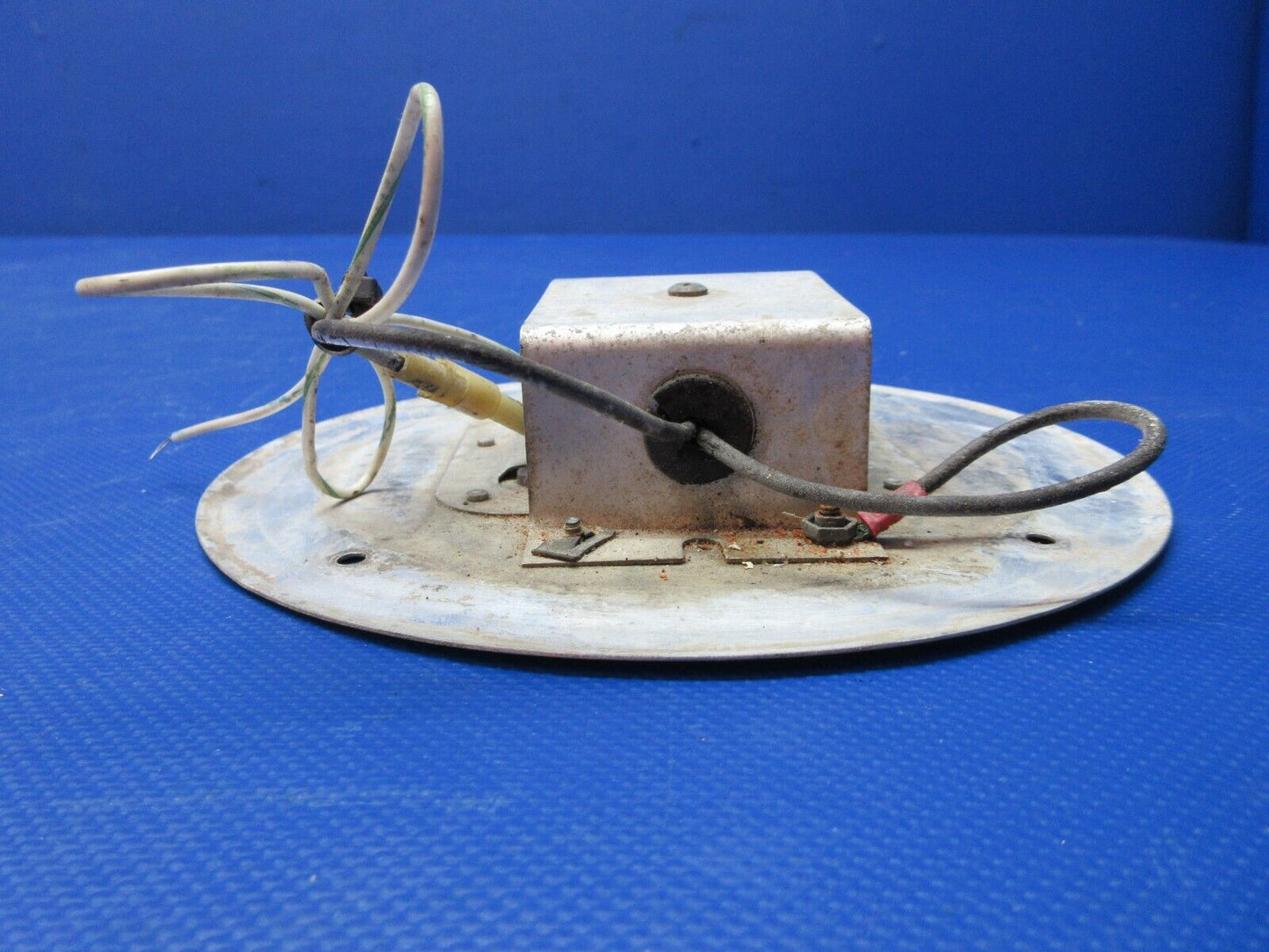 Cessna 172M Courtesy Light Assy 12v P/N 0521101-2 TESTED (0524-1549)
