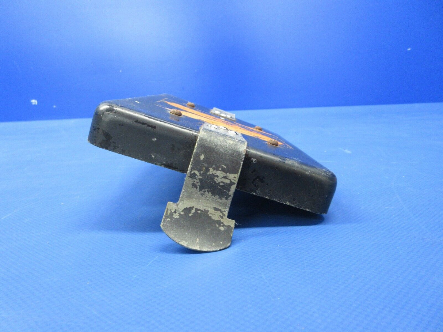 Early Cessna 175 / 175A Battery Box Lid Assy P/N 0413307-21 (0624-1423)