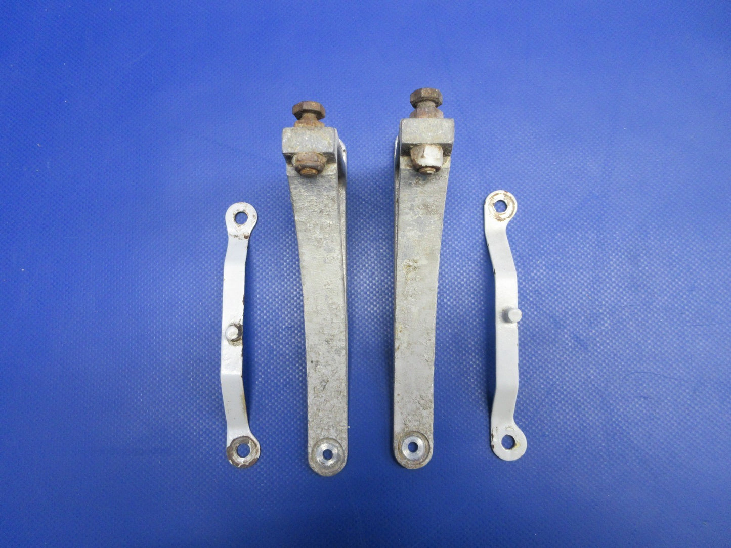 Globe Landing Gear Stop Brackets P/N 11-313-2997L &-2997R LOT OF 2 (0326-781)1