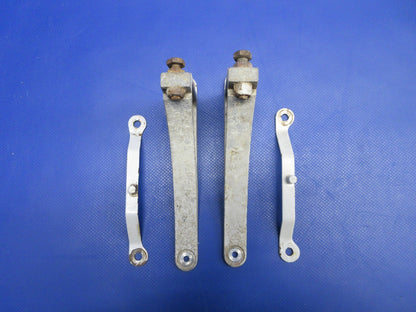 Globe Landing Gear Stop Brackets P/N 11-313-2997L &-2997R LOT OF 2 (0326-781)1