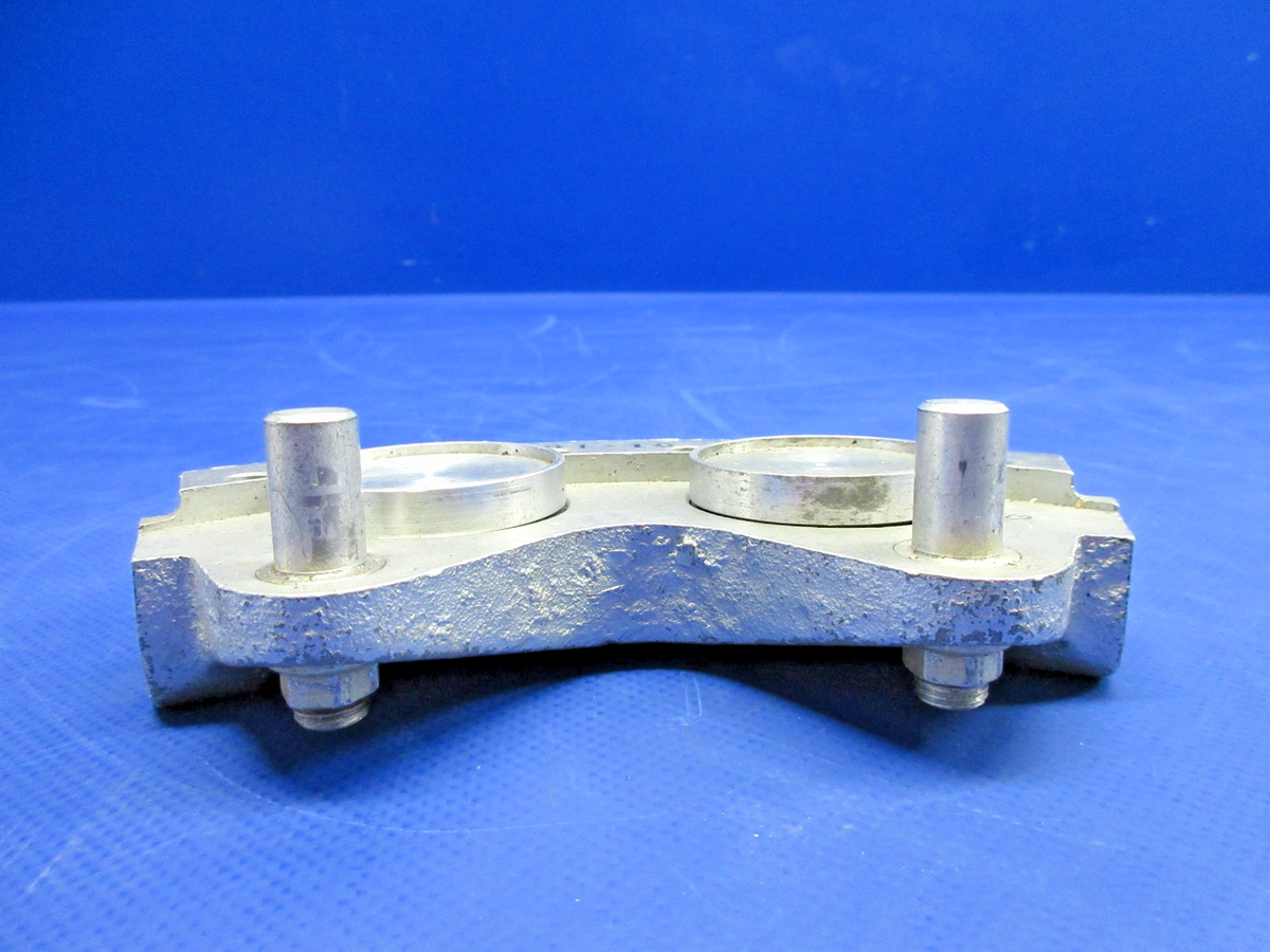 Cleveland 30-23 Brake Caliper & Pucks P/N 061-06500 NOS (0926-771)5
