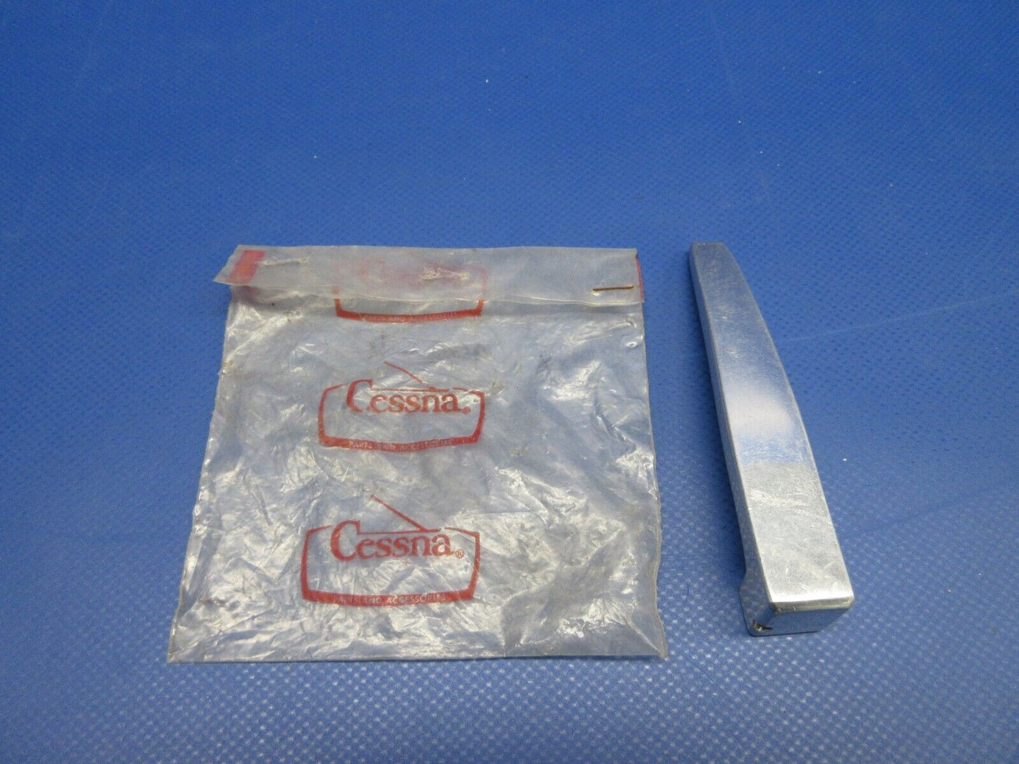 Cessna Parking Brake Handle P/N 0811490-6 NEW OLD STOCK (0324-1253)