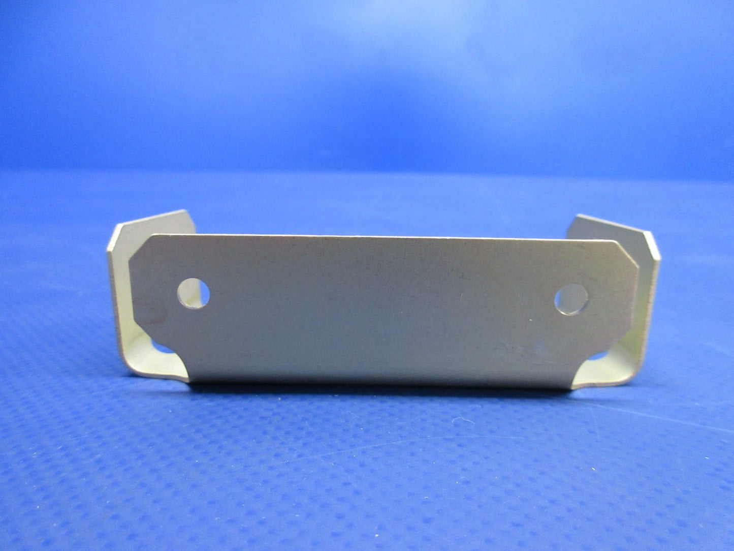Cirrus SR20 / SR22 Vertical Spar Top Hinge P/N 20102-004 NOS (0326-991)1