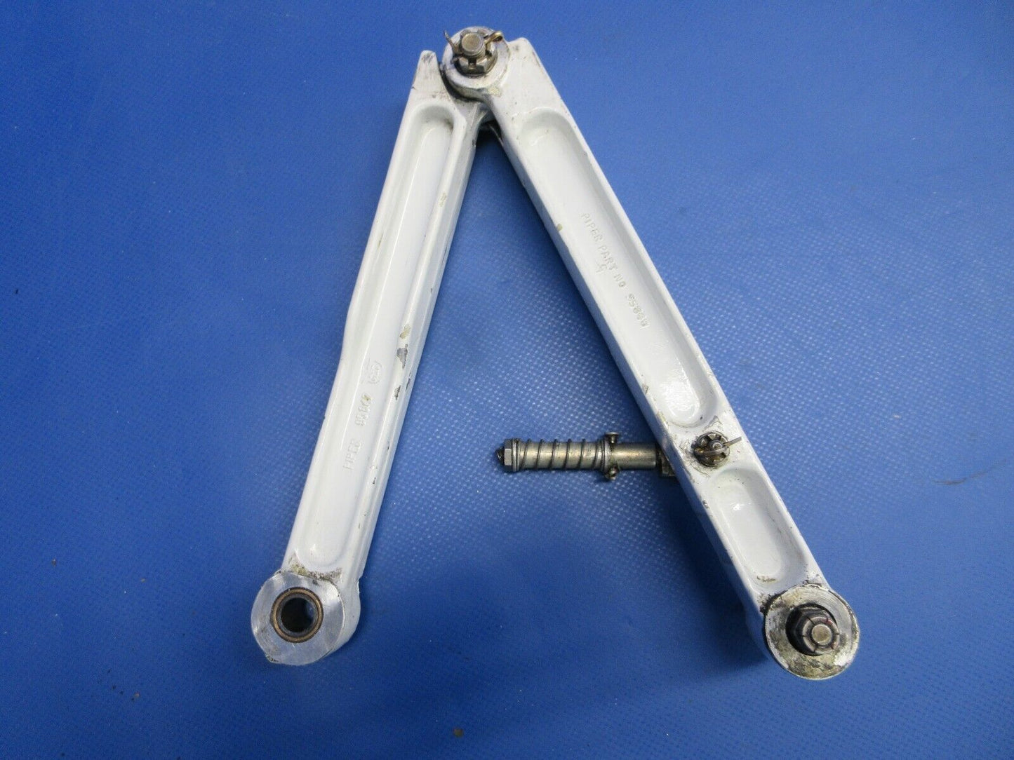 Piper PA-34-200T Seneca II Nose Gear Drag Link Assy P/N 78677-00 (0524-1896)