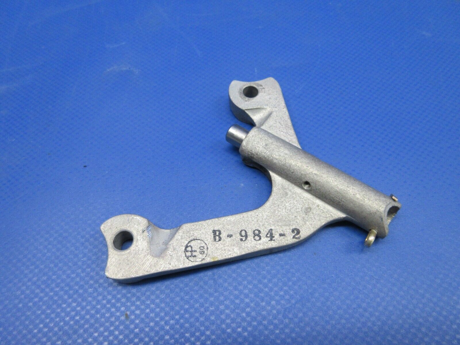 Beech 95 / D95A Travel Air Hartzell Blade Prop Bracket P/N B-984-2 (0524-1081)
