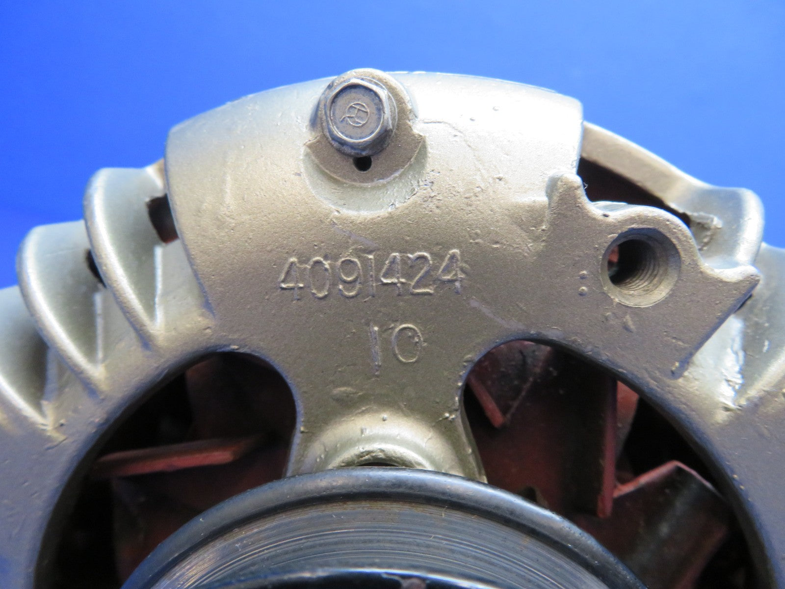 47031916