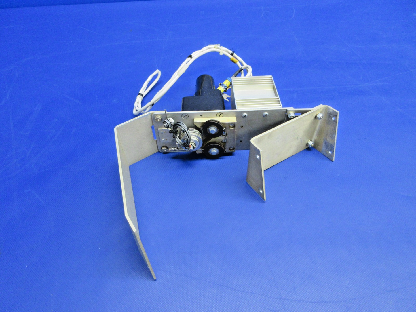 Beech Edo-Aire Mitchell IC469-5-303 Trim Servo w/ Amplifier 28V (0326-837)0