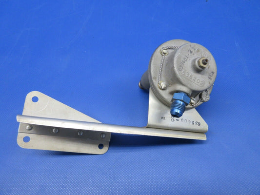 Cessna Fuel Regulator With Bracket P/N 639401-2 CORE (0424-1158)