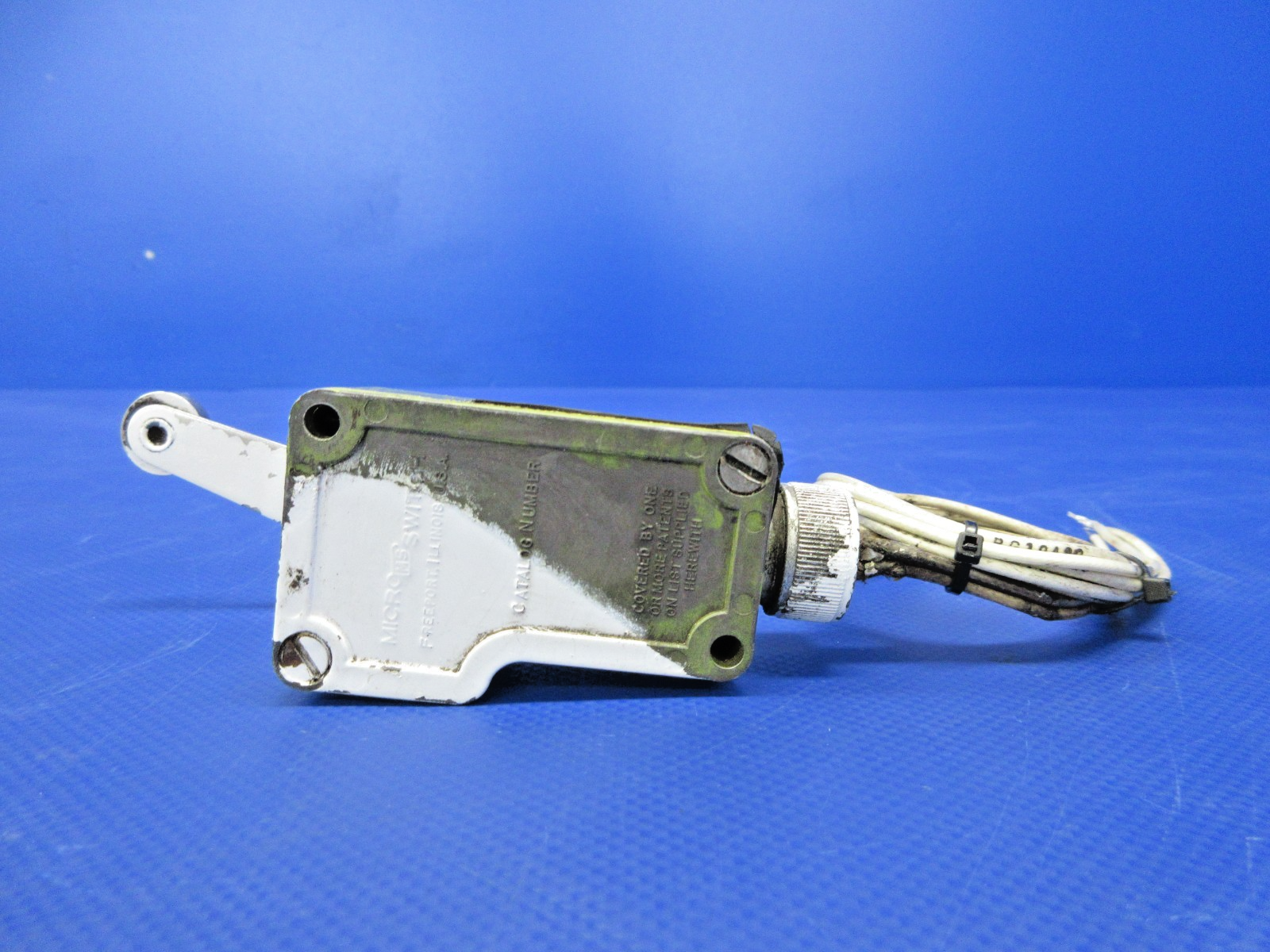 Cessna 421 Micro-Switch Main Gear Safety Switch P/N 2VA20 TESTED (0826-703)4