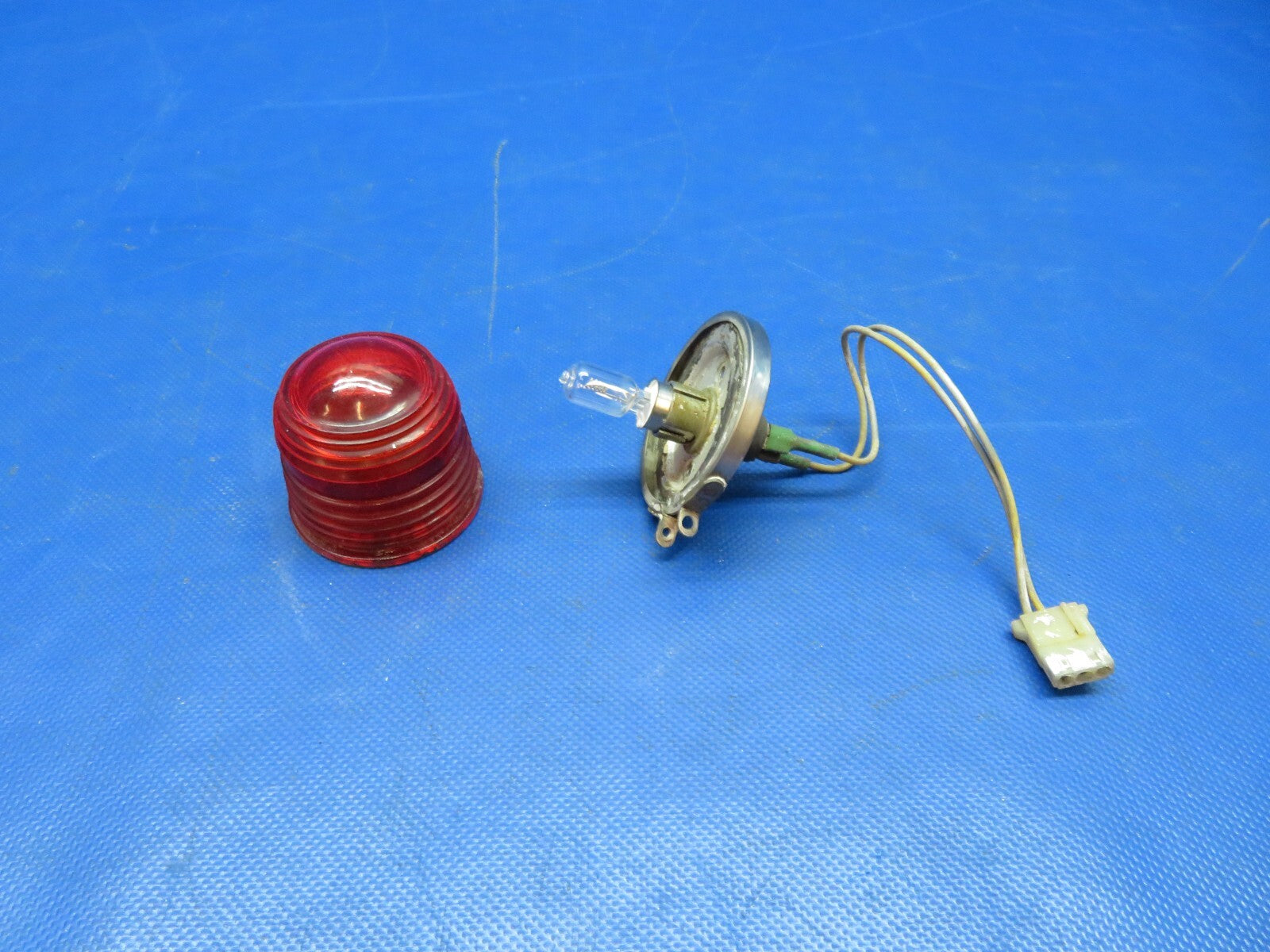 Cessna 172 / 172P Flashing Beacon Light Assy 24v C621001-0102 TESTED (0824-144)0