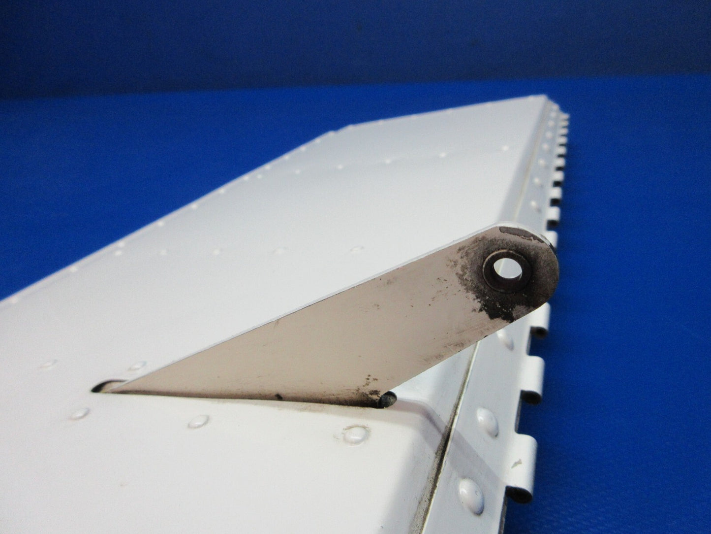 Beech 95-B55 Baron Rudder Trim Tab P/N 96-630000-71 (1124-1381)4