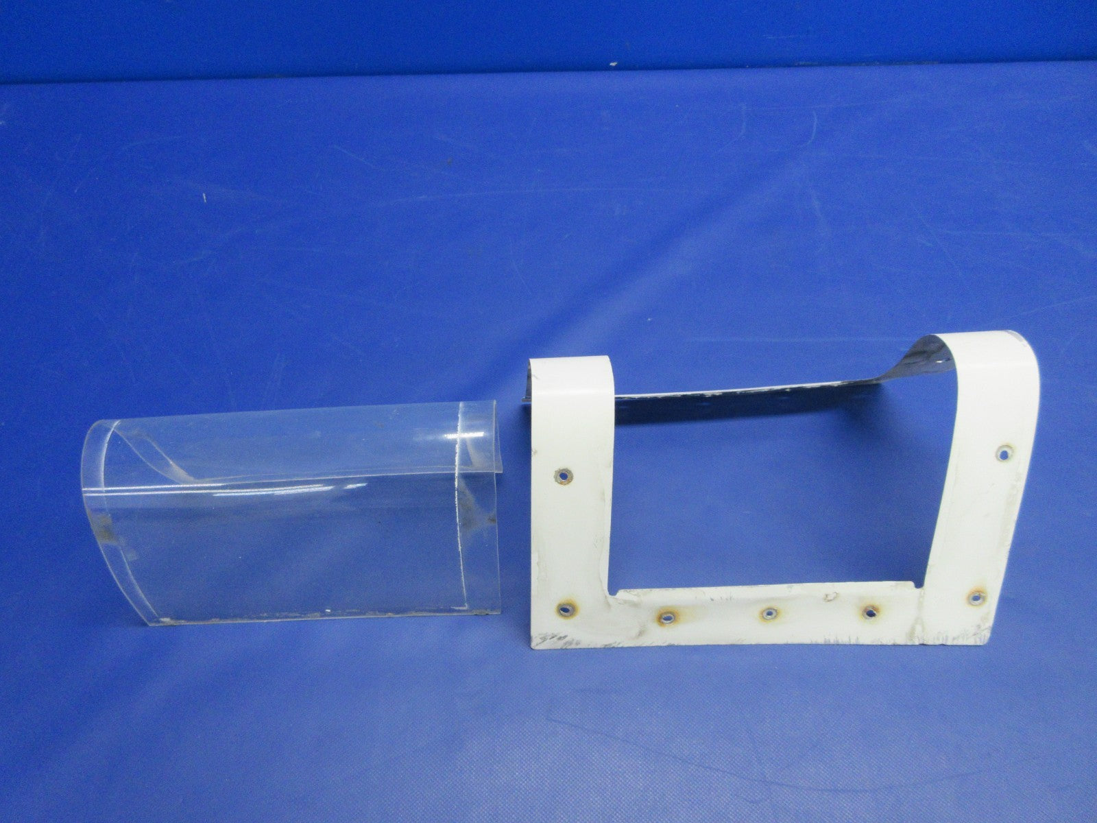 =Cessna 182 / 182L LH Wing Landing Light Window P/N 0722100-3 (0226-1034)1