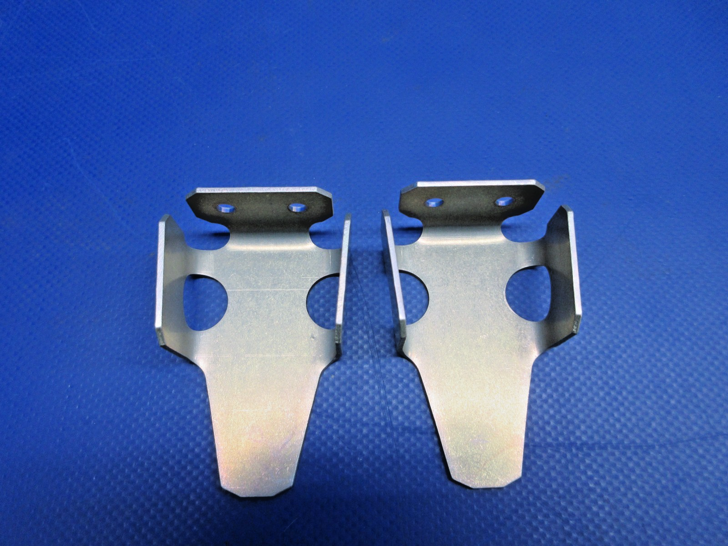 Cirrus SR20 / SR22 Vertical Top Hinge P/N 20101-007 LOT OF 2 NOS (0326-1011)1