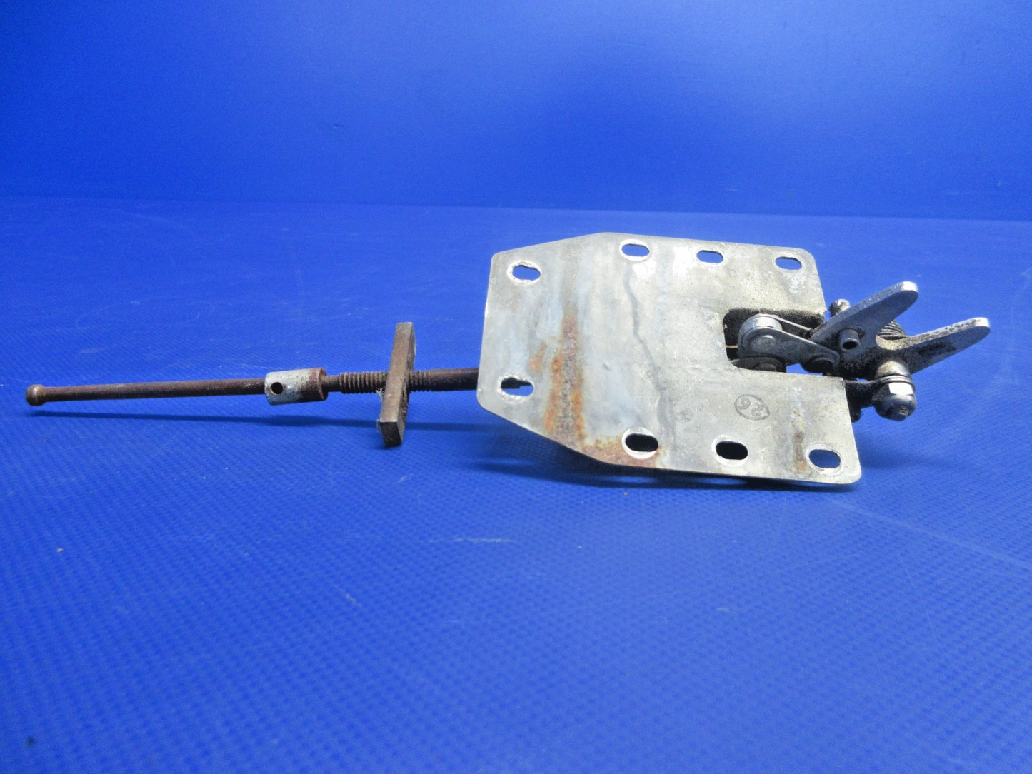 Rockwell Commander 112 Aft LH Cabin Door Latch P/N 43700-1 (0826-420)2