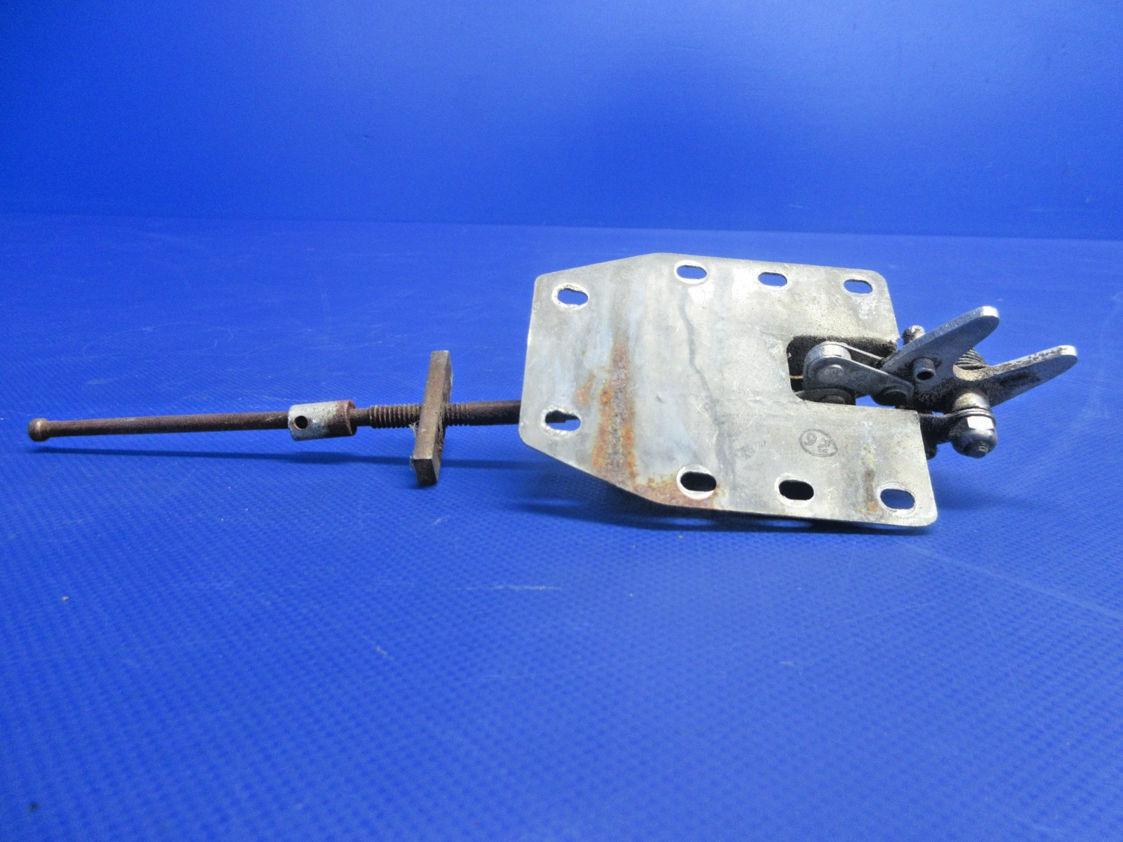 Rockwell Commander 112 Aft LH Cabin Door Latch P/N 43700-1 (0826-420)2