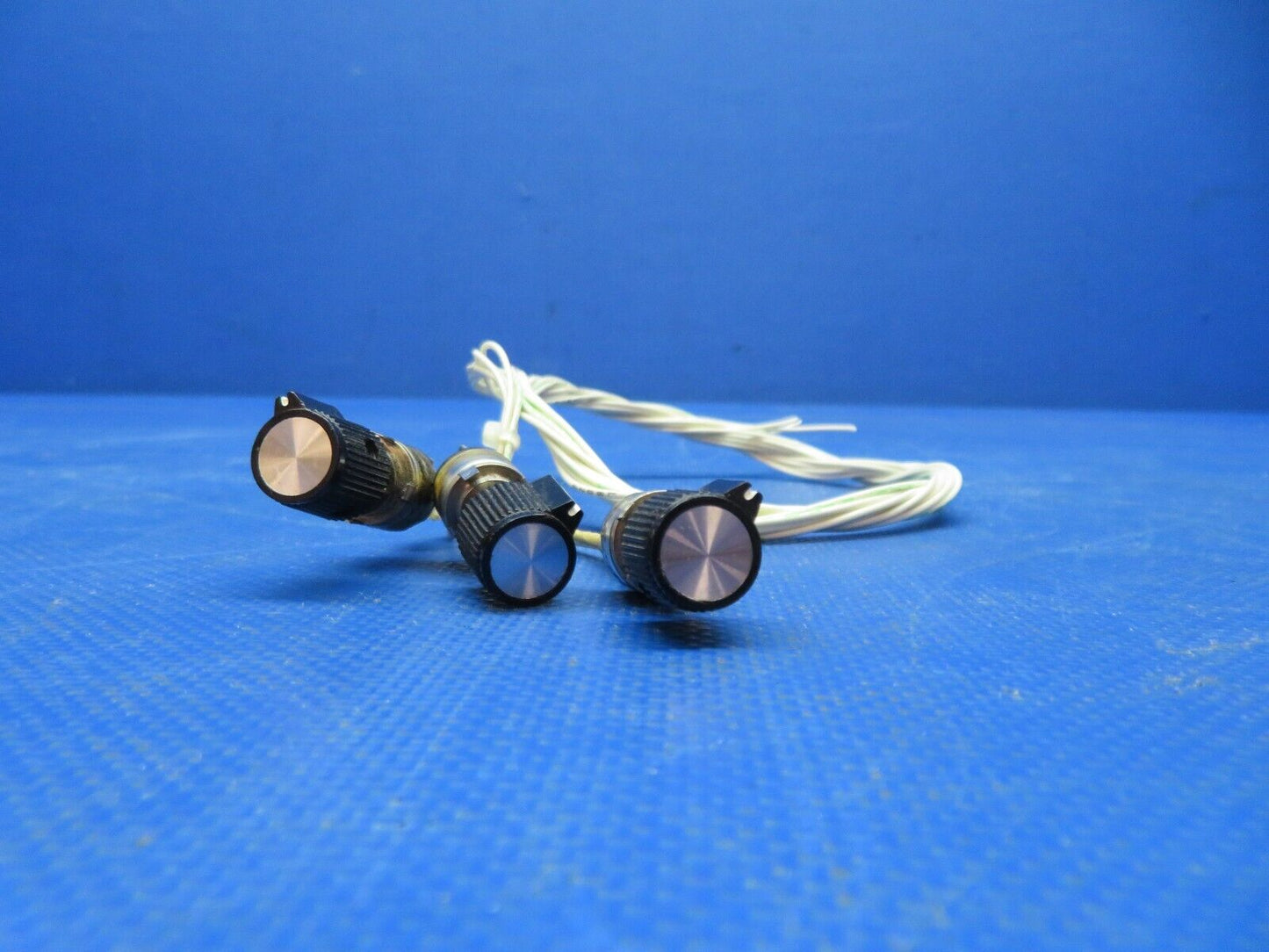 Piper PA-28-181 Archer Potentiometers w/ Knobs RV6NAYSA502A LOT OF 3 (1124-138)