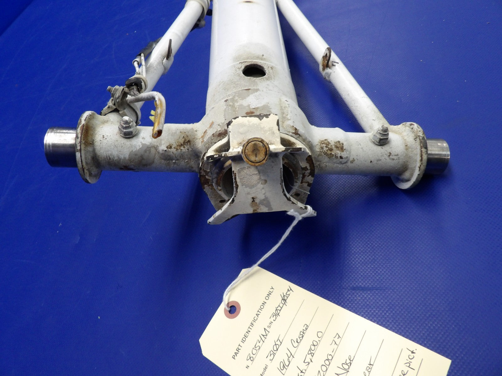 Cessna 310 / 310I Nose Landing Gear P/N 0842000-77 FOR PARTS (0326-2006)12
