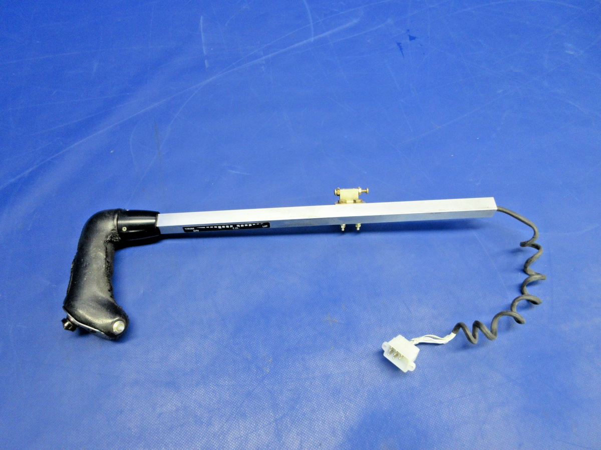 Cirrus SR22 Yoke Grip LH P/N 11995-003 Worn Grip (0926-829)1