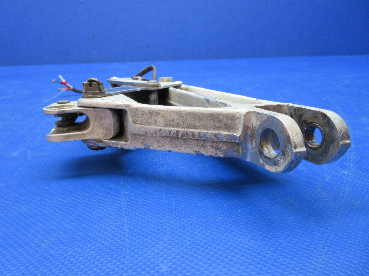 Piper PA-34-200T Seneca II LH MG Truss Assy w/ Switch P/N 78721-02 (0924-1373)