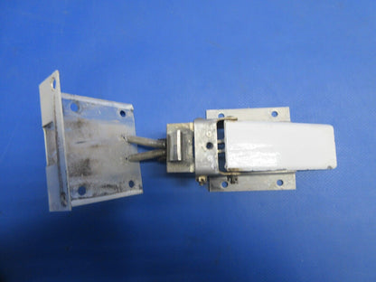 Piper PA-32RT-300T Lance II Cabin Door Exterior Handle Latch 79530-02 (0924-894)
