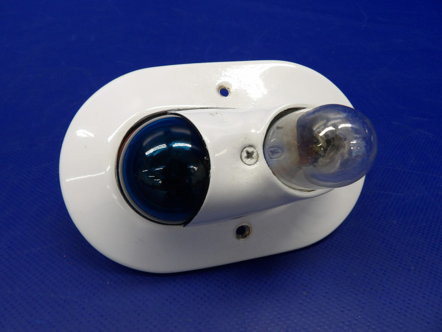 Piper Cheyenne Whelen RH Nav Light 24V w Strobe + Shield P/N W1285PG (0626-1517)3