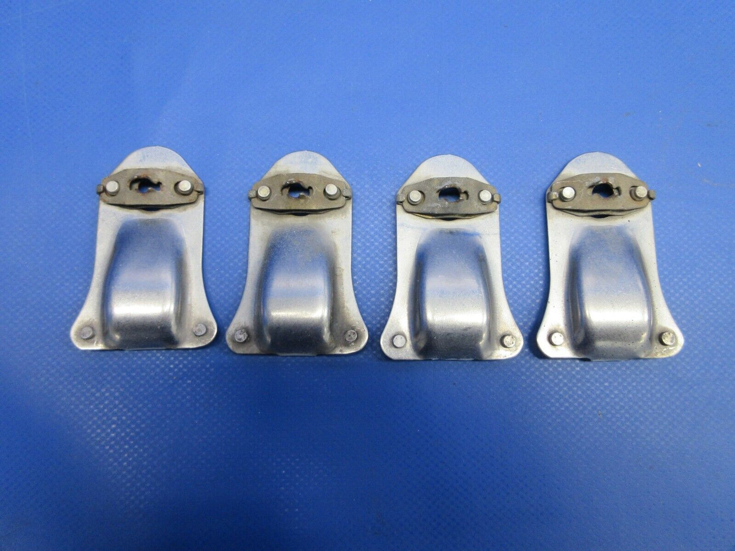 Piper PA-28-181 Archer Cowl Fastener Clip P/N 65889-00 LOT OF 4 (0624-899)