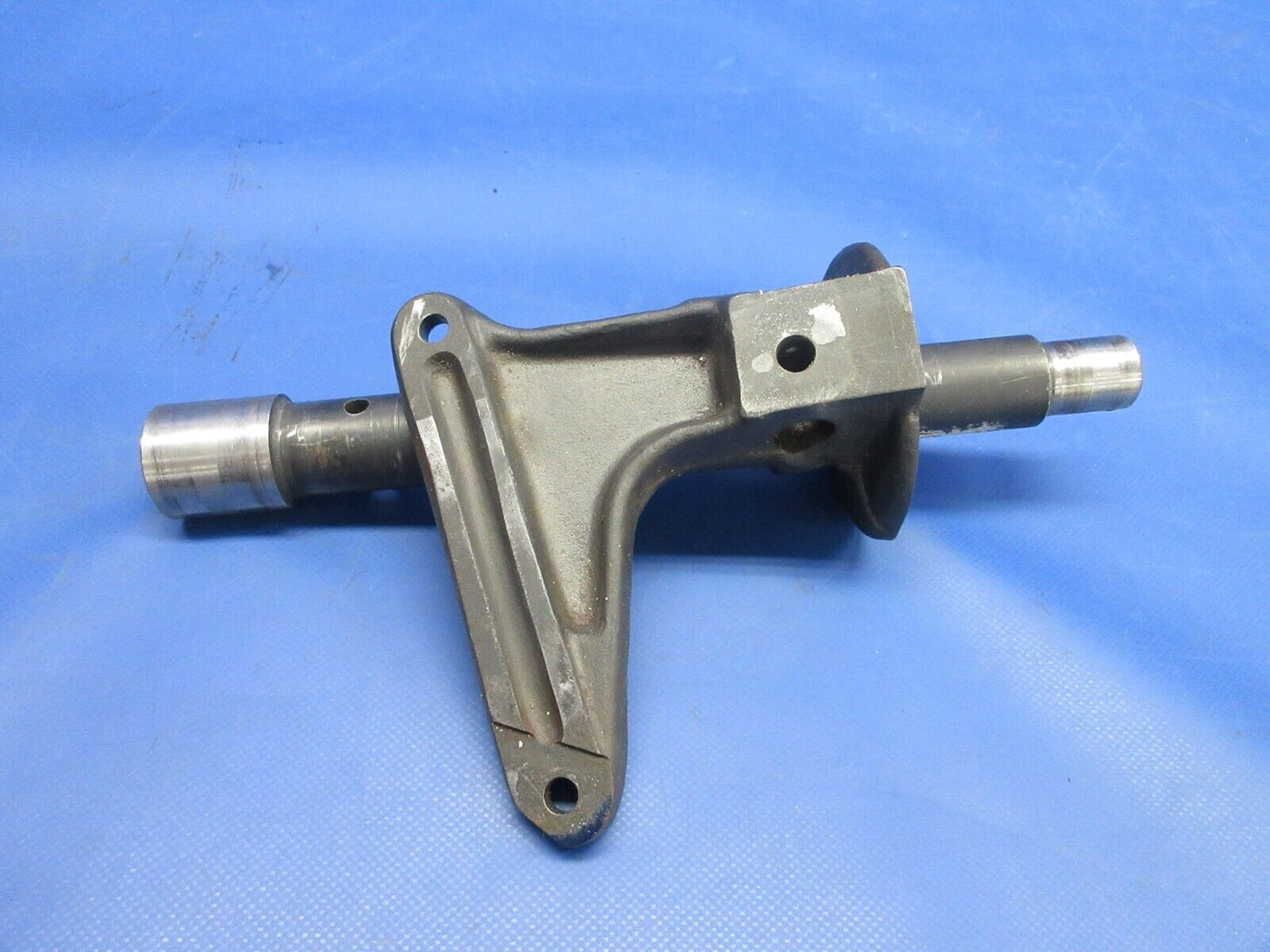 Cessna P337H Skymaster Saddle & Shaft Assy RH w/ Spacers 1541000-206 (0724-812)