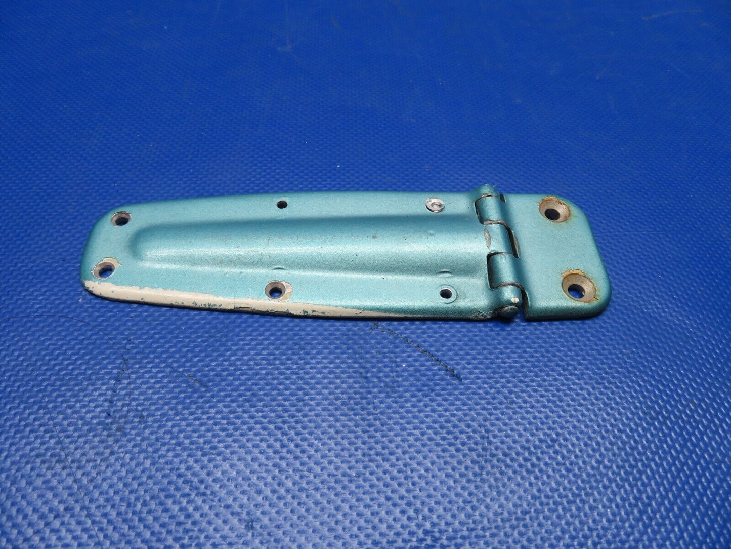Cessna Cabin Door Hinge Assy LH Lower / RH Upper P/N 0711037-498 (0724-1847)