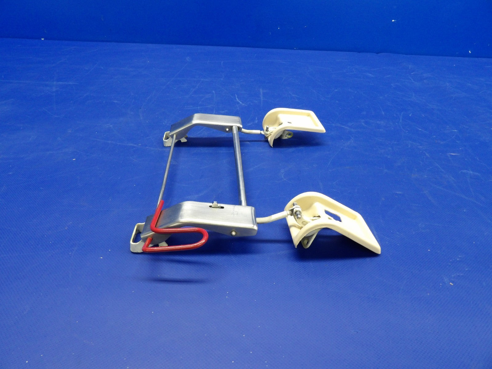 Beech D95A Travel Air RH Emergency Window Handle P/N 35-415312-4 (0226-512)5