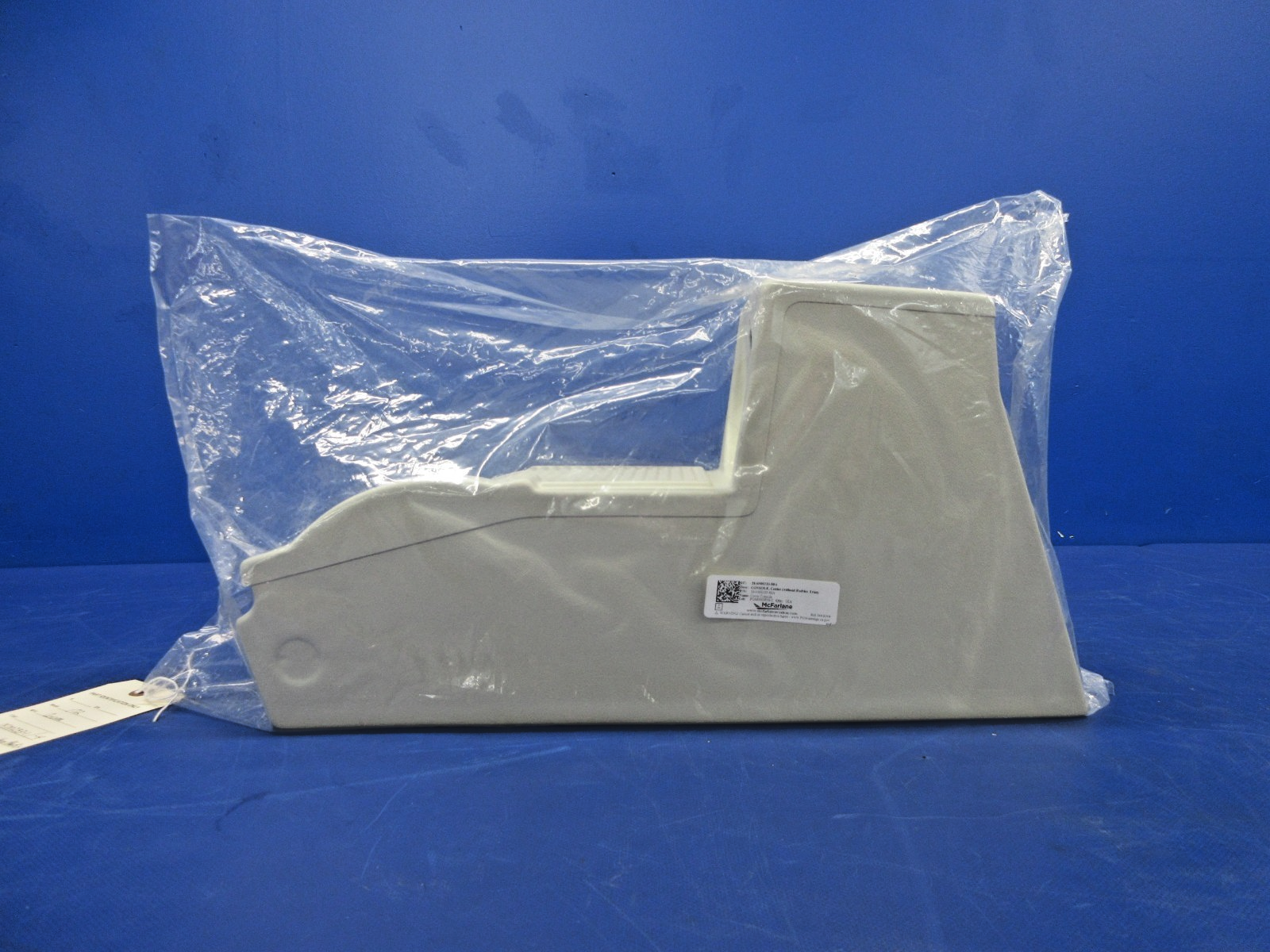 Cessna 172 E thru 172 M Console w/o Rudder Trim 28-0500233-80A NOS (0726-892)1