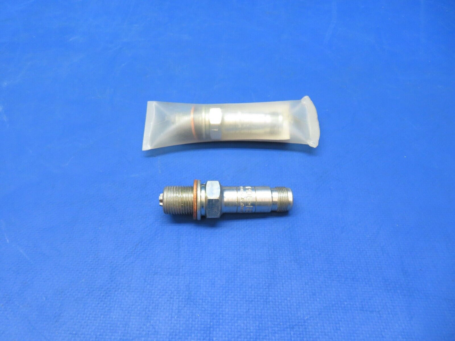 Champion REB37N SPARK PLUG NEW OLD STOCK LOT OF 2 (0923-553)