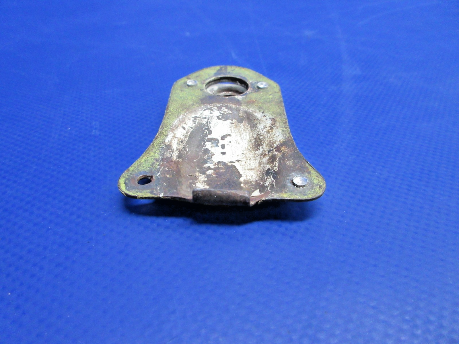 Piper PA-24 / PA-28 Cowl Fastener Cup P/N 65889-00 LOT OF 4 (0826-724)9