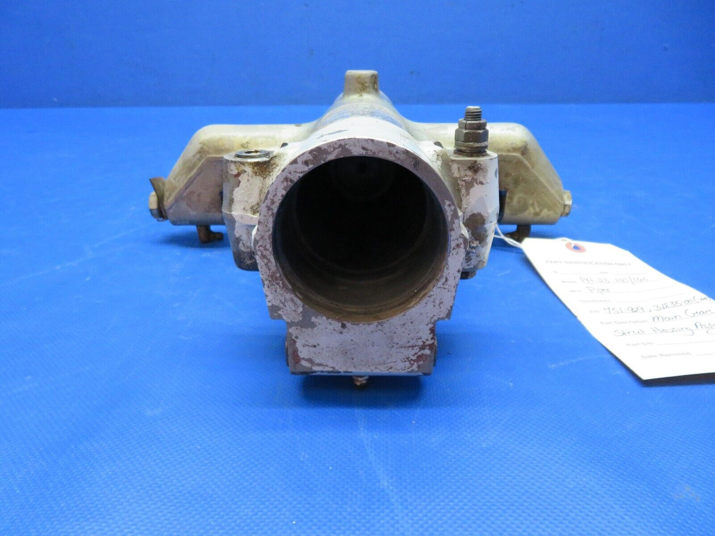Piper PA-23-150/160 Main Gear Strut Housing Assy P/N 751-929 (0624-158)