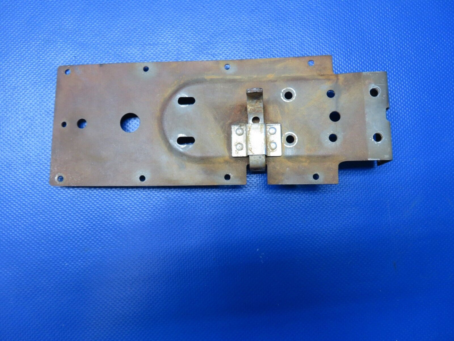 Cessna 150 RH Door Latch Mounting Plate & Housing Assy P/N 0413388-1 (0724-1832)