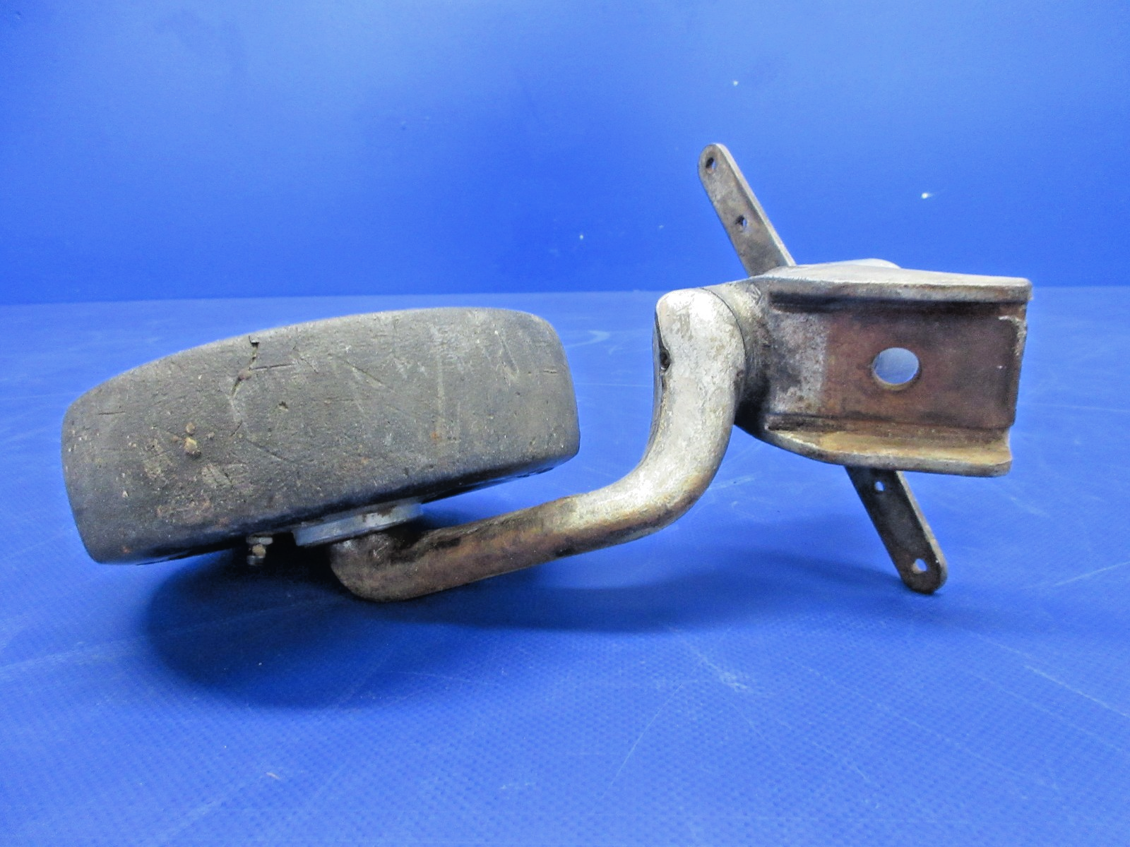 Scott Tailwheel w/ 6 x 2.00 Solid Tire 1-1/2" Wide Leaf Spring (0626-777)6