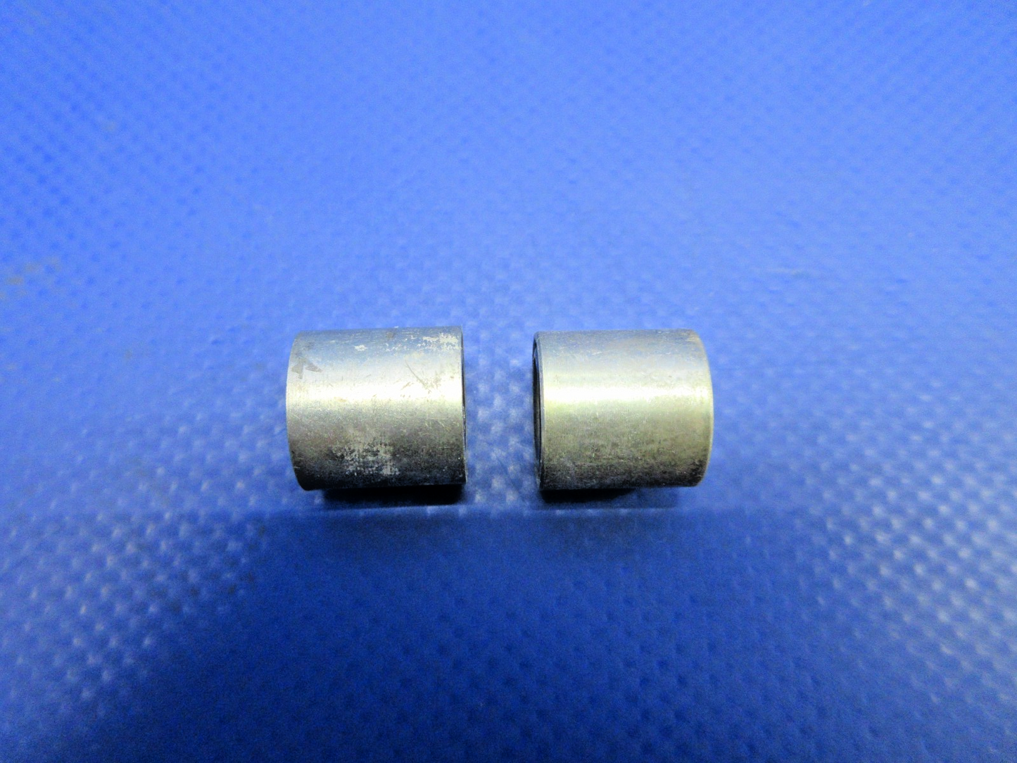 Cessna Flap Roller P/N 0523921 LOT OF 2 NOS (0426-708)1