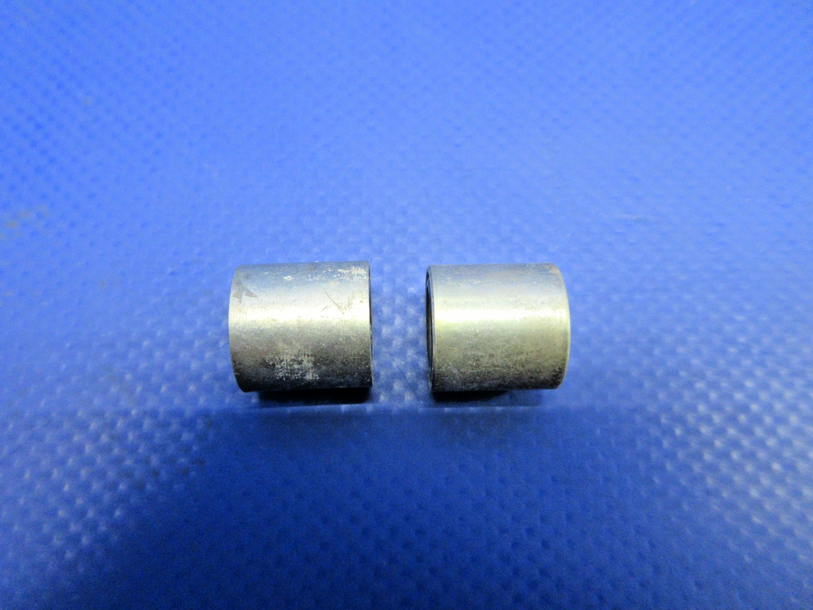 Cessna Flap Roller P/N 0523921 LOT OF 2 NOS (0426-708)1