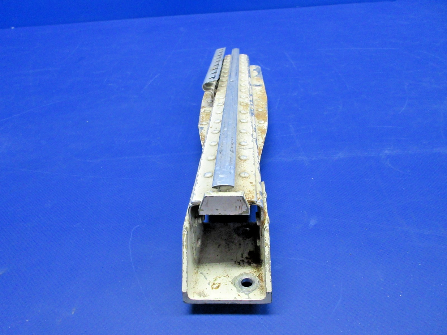 Cessna 310 / 310I RH Seat INBD Track P/N 0812987-7 (0326-865)7