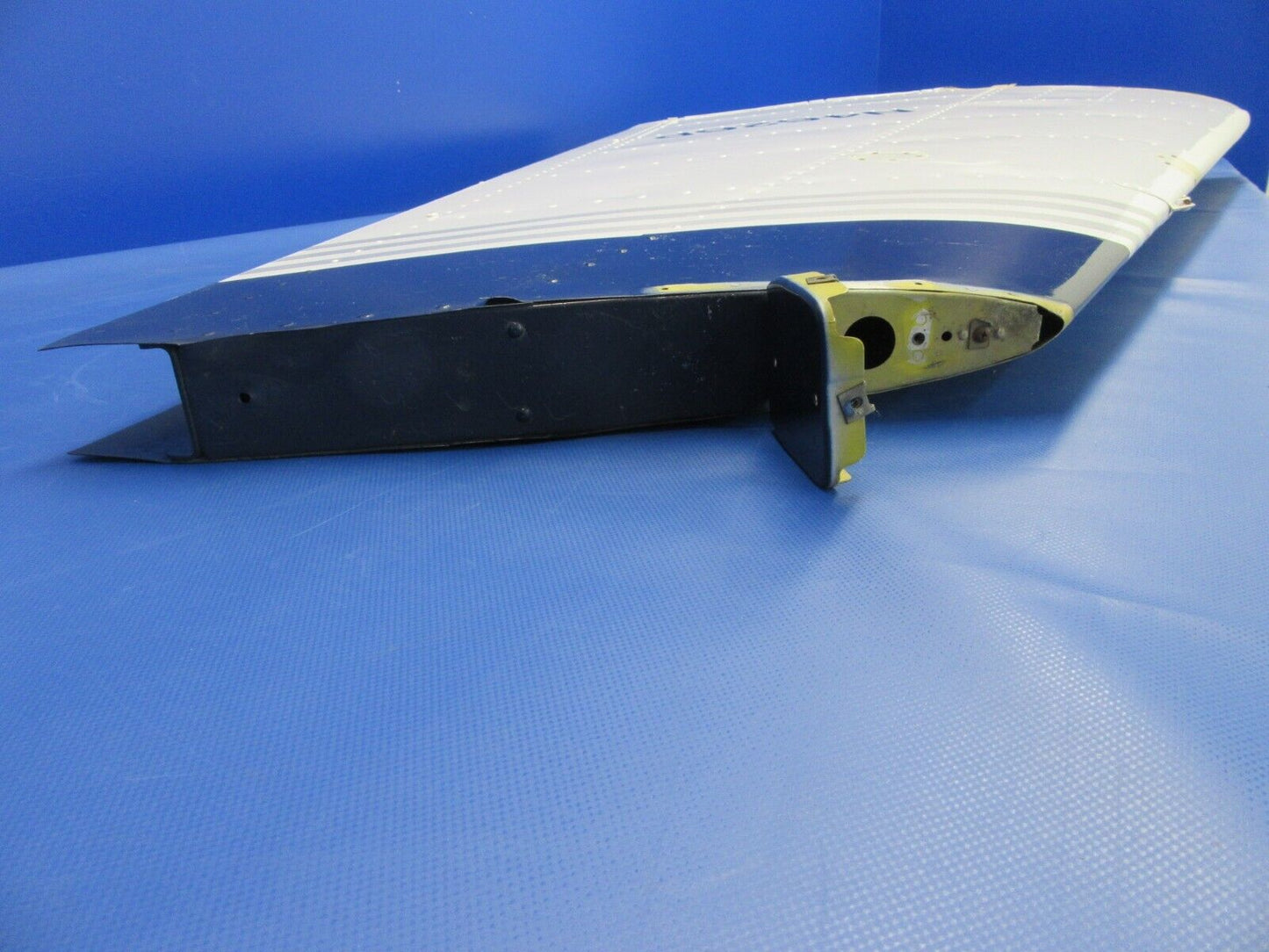 Piper PA-23-250 Aztec Vertical Stabilizer / Fin Assy P/N 16200-00 (0424-02)