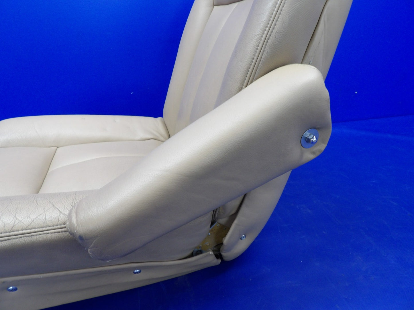 Cessna 421 Co-Pilot Seat P/N 5119231-4 (0726-1242)6