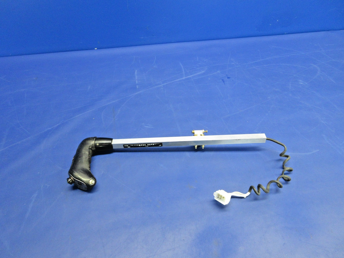 Cirrus SR22 Yoke Grip LH P/N 11995-003 Worn Grip (0926-829)0
