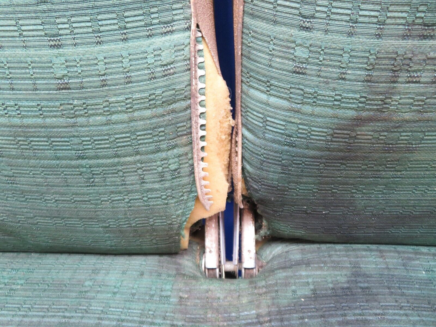 Cessna 172 / 172E Rear Seat Individually Reclining  P/N 0500210-28 (1123-246)