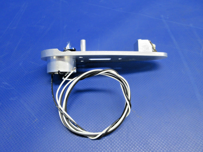 Whelen 9033805 RH Position Strobe Light Base Plate 01-0290338-05 NOS (0326-967)8