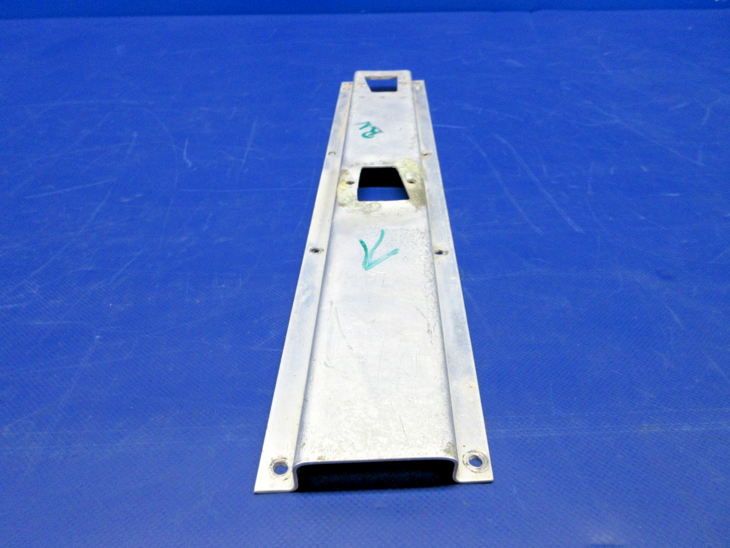 Cessna 310 / 310I AFT Seat Supports LH & RH P/N 0812981-5 & -6 (0326-866)14
