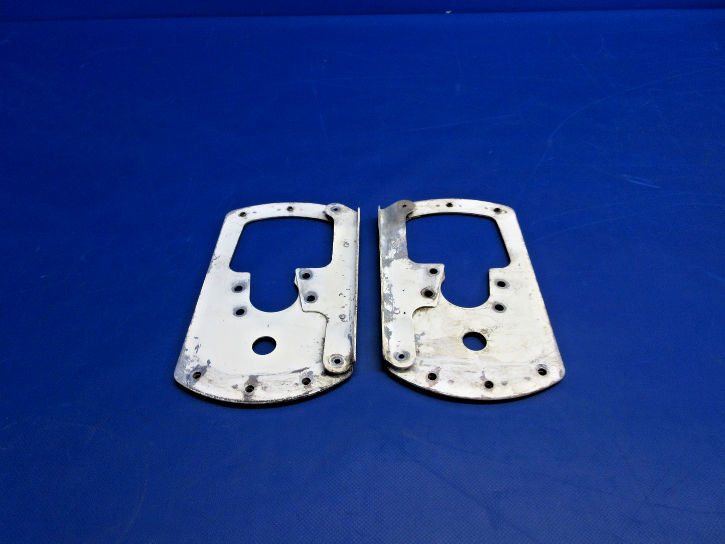 Cessna 172 RH & LH Main Gear Fairing Mount Plate 0541220-1 & -2 SET  (0826-424)0