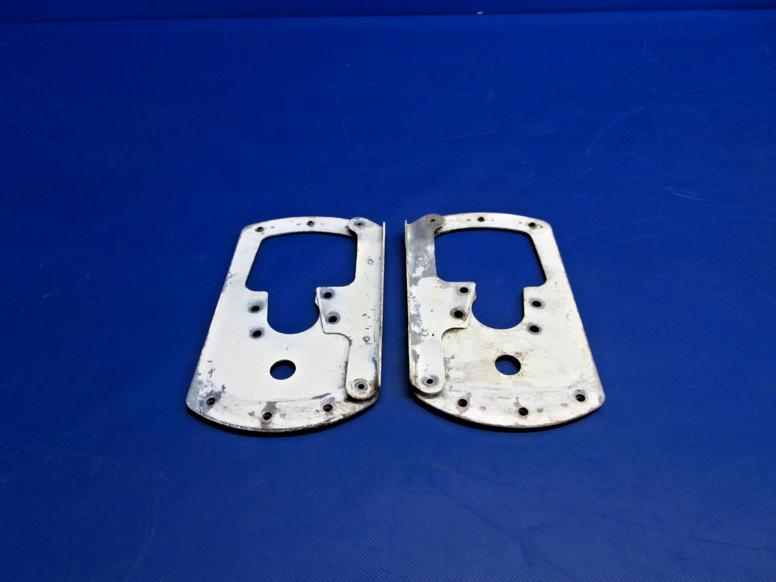 Cessna 172 RH & LH Main Gear Fairing Mount Plate 0541220-1 & -2 SET  (0826-424)0
